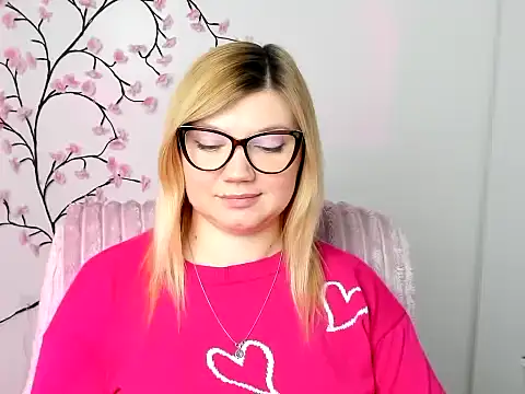 Snapshot of Lola_moree chatting on February 2026 01:07:02 PM Lola moree online show from February 2026 01:07:02 PM