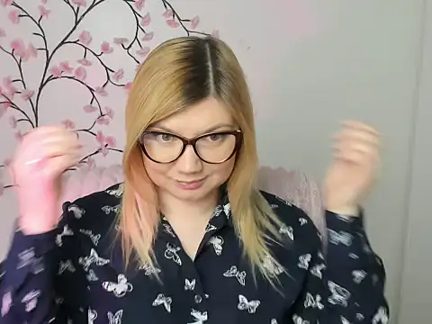 Snapshot of Lola_moree chatting on March 2026 12:34:01 PM Lola moree online show from March 2026 12:34:01 PM