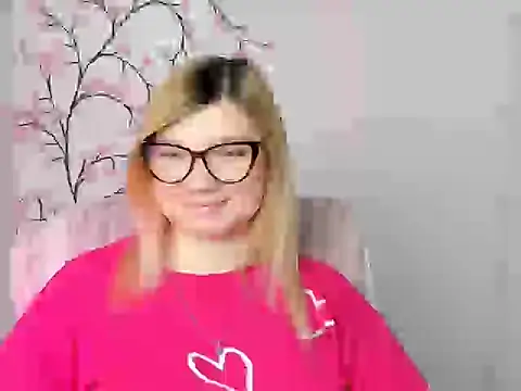 Snapshot of Lola_moree chatting on March 2026 12:33:01 PM Lola moree online show from March 2026 12:33:01 PM