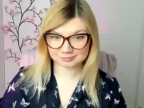 Snapshot of Lola_moree chatting on March 2026 12:20:01 PM Lola moree online show from March 2026 12:20:01 PM