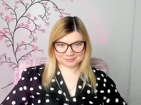 Snapshot of Lola_moree chatting on March 2026 12:41:02 PM Lola moree online show from March 2026 12:41:02 PM