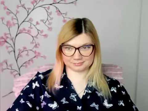 Snapshot of Lola_moree chatting on March 2026 12:32:01 PM Lola moree online show from March 2026 12:32:01 PM