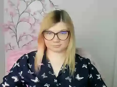 Snapshot of Lola_moree chatting on March 2026 12:33:11 PM Lola moree online show from March 2026 12:33:11 PM