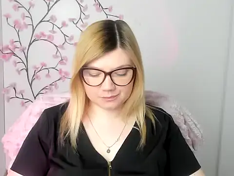 Snapshot of Lola_moree chatting on March 2026 12:38:02 PM Lola moree online show from March 2026 12:38:02 PM