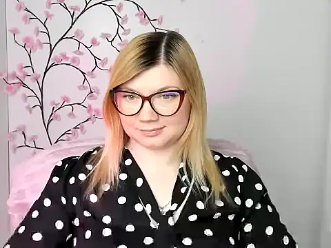 Snapshot of Lola_moree chatting on March 2026 11:54:01 AM Lola moree online show from March 2026 11:54:01 AM