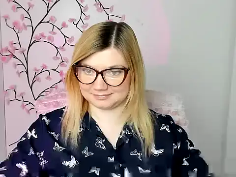 Snapshot of Lola_moree chatting on April 2026 11:41:01 AM Lola moree online show from April 2026 11:41:01 AM