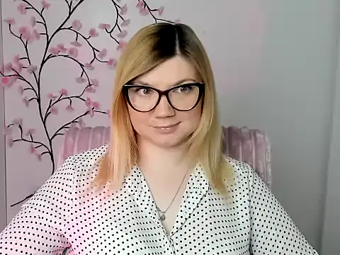 Snapshot of Lola_moree chatting on April 2026 11:40:01 AM Lola moree online show from April 2026 11:40:01 AM