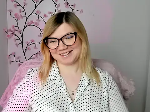 Snapshot of Lola_moree chatting on April 2026 11:38:02 AM Lola moree online show from April 2026 11:38:02 AM