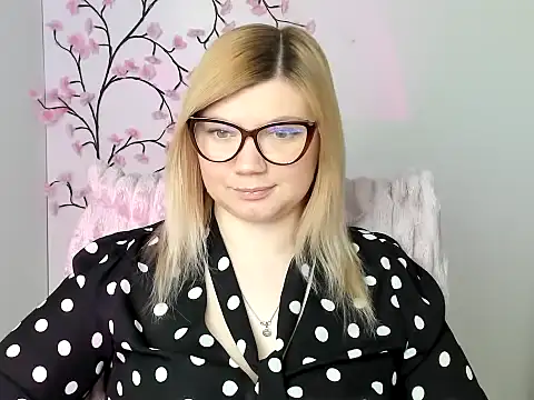Snapshot of Lola_moree chatting on April 2026 11:36:01 AM Lola moree online show from April 2026 11:36:01 AM