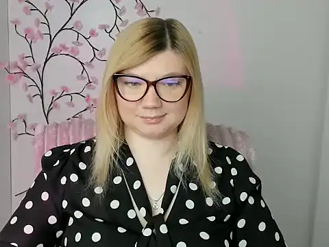 Snapshot of Lola_moree chatting on April 2026 11:38:01 AM Lola moree online show from April 2026 11:38:01 AM