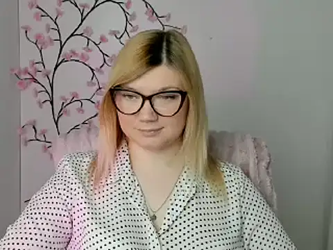 Snapshot of Lola_moree chatting on April 2026 12:29:02 PM Lola moree online show from April 2026 12:29:02 PM