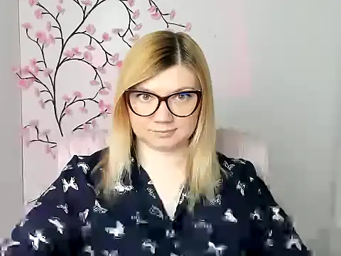 Snapshot of Lola_moree chatting on April 2026 11:36:02 AM Lola moree online show from April 2026 11:36:02 AM