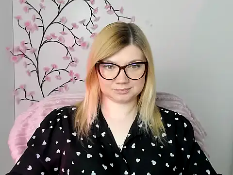 Snapshot of Lola_moree chatting on May 2026 11:49:01 AM Lola moree online show from May 2026 11:49:01 AM