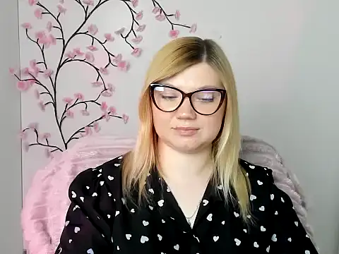 Snapshot of Lola_moree chatting on May 2026 02:45:01 PM Lola moree online show from May 2026 02:45:01 PM