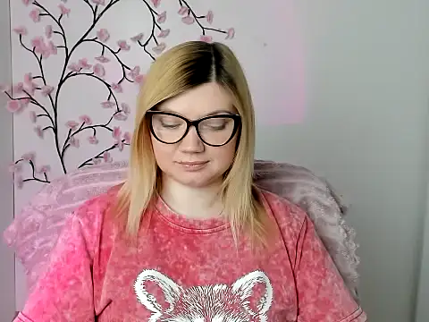 Snapshot of Lola_moree chatting on May 2026 11:38:01 AM Lola moree online show from May 2026 11:38:01 AM