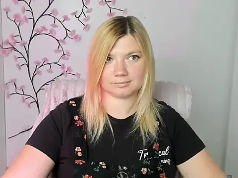 Snapshot of Lola_moree chatting on July 2026 11:35:01 AM Lola moree online show from July 2026 11:35:01 AM