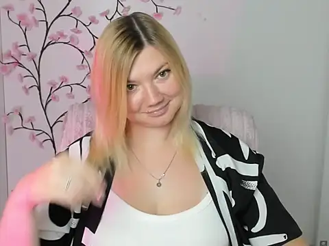 Snapshot of Lola_moree chatting on July 2026 11:38:02 AM Lola moree online show from July 2026 11:38:02 AM