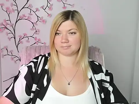 Snapshot of Lola_moree chatting on July 2026 11:35:01 AM Lola moree online show from July 2026 11:35:01 AM
