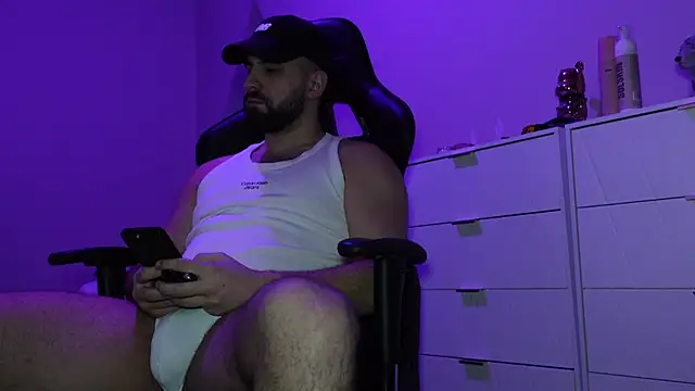 Snapshot of lucas_kazimm chatting on January 2025 04:43:02 PM lucas kazimm online show from January 2025 04:43:02 PM