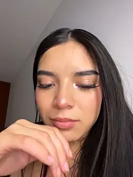 Snapshot of eileensophi chatting on April 2026 06:19:01 AM eileensophi online show from April 2026 06:19:01 AM