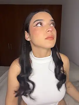 Snapshot of eileensophi chatting on April 2026 01:43:01 AM eileensophi online show from April 2026 01:43:01 AM