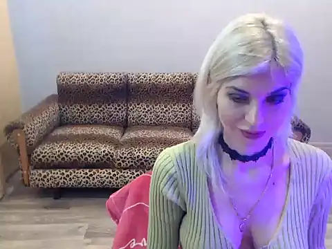 Snapshot of SexyBeatriice chatting on December 2025 07:26:02 AM SexyBeatriice online show from December 2025 07:26:02 AM