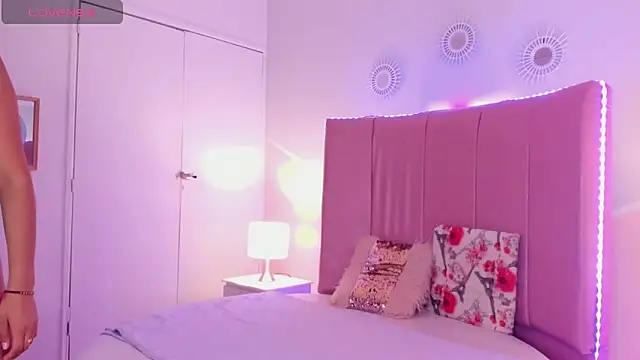 Snapshot of Mia_greco_ chatting on January 2025 08:04:01 PM Mia greco online show from January 2025 08:04:01 PM