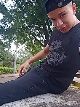 arevalo1124 online show from September 2025 09:37:02 PM