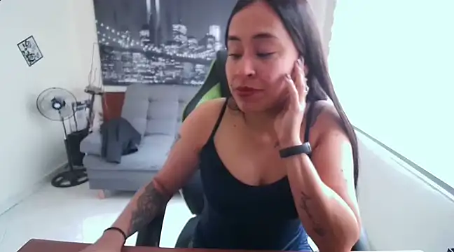 kamila lovee online show from February 2025 07:13:01 PM