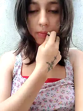 Maiden-Hot online show from December 2025 06:50:01 PM