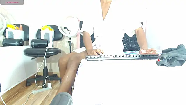 Snapshot of k_stormi_ chatting on December 2025 01:02:01 AM k stormi online show from December 2025 01:02:01 AM