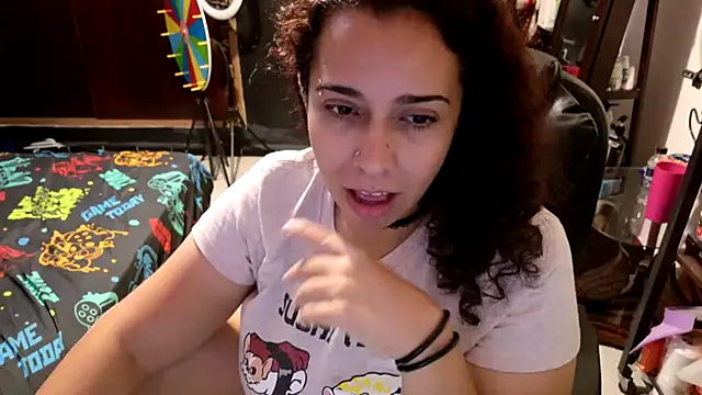 Snapshot of AliceSweet4U chatting on December 2025 07:02:02 AM AliceSweet4U online show from December 2025 07:02:02 AM