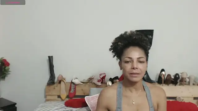 Lunasquirt1985 online show from February 2025 01:39:02 PM