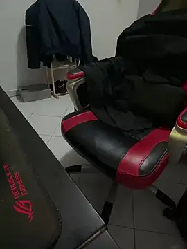 Snapshot of alexgun8 chatting on February 2025 12:50:02 PM alexgun8 online show from February 2025 12:50:02 PM