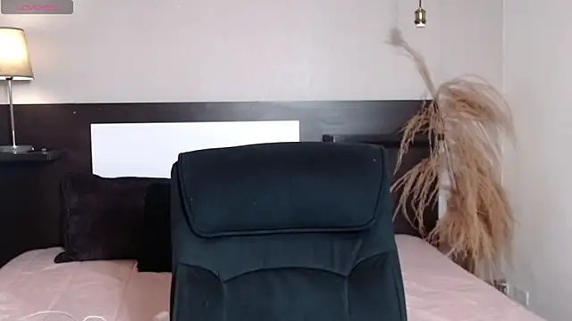 Liiamthompson online show from April 2026 09:26:02 AM