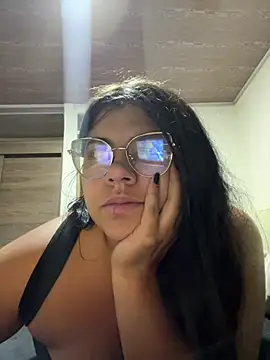 Snapshot of viccky_vick chatting on March 2025 03:58:02 AM viccky vick online show from March 2025 03:58:02 AM