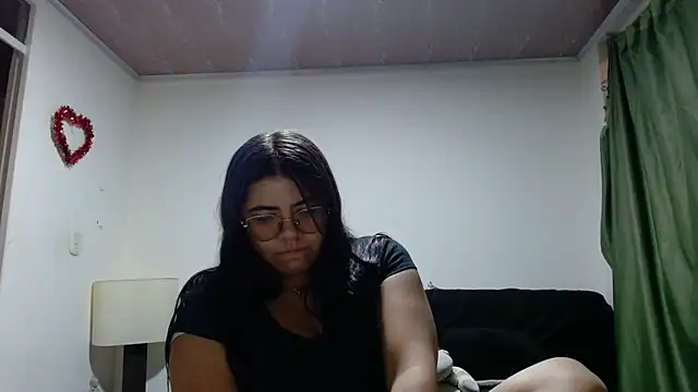 Snapshot of viccky_vick chatting on October 2025 03:18:02 AM viccky vick online show from October 2025 03:18:02 AM