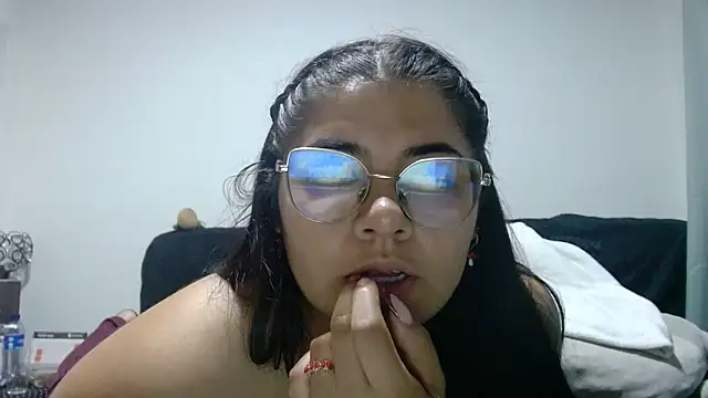 viccky vick online show from June 2026 11:44:01 PM