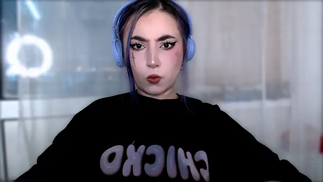 purplewitch online show from November 2025 08:30:01 PM