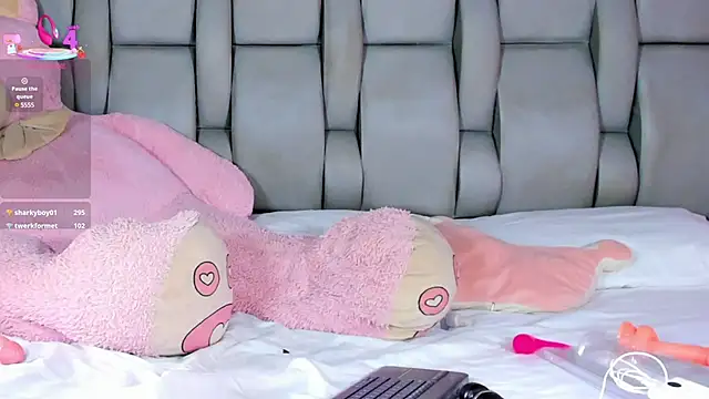 Snapshot of LucyRosse chatting on March 2025 05:29:01 PM LucyRosse online show from March 2025 05:29:01 PM