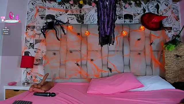 Snapshot of LucyRosse chatting on October 2025 11:22:01 AM LucyRosse online show from October 2025 11:22:01 AM