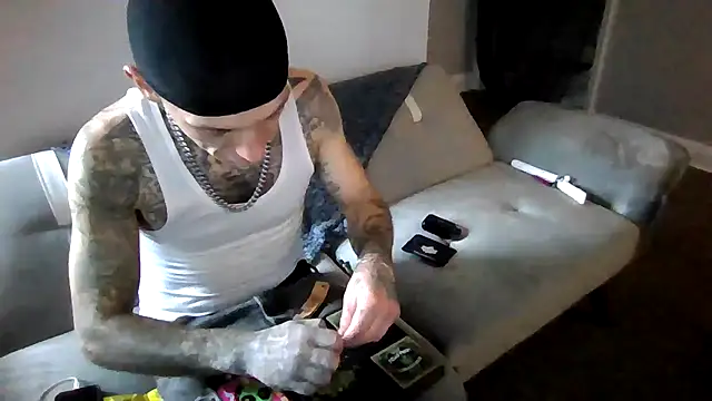 Snapshot of cruz815 chatting on November 2025 08:29:01 PM cruz815 online show from November 2025 08:29:01 PM