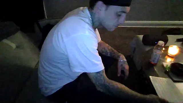 Snapshot of cruz815 chatting on November 2025 07:57:01 AM cruz815 online show from November 2025 07:57:01 AM