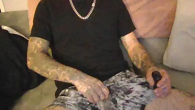 Snapshot of cruz815 chatting on November 2025 01:48:02 AM cruz815 online show from November 2025 01:48:02 AM