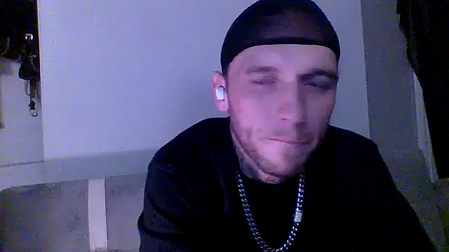 Snapshot of cruz815 chatting on November 2025 12:58:01 AM cruz815 online show from November 2025 12:58:01 AM