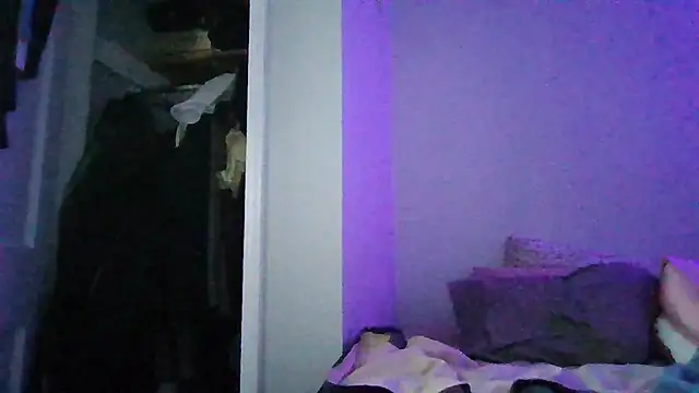 Snapshot of cruz815 chatting on November 2025 03:27:02 PM cruz815 online show from November 2025 03:27:02 PM