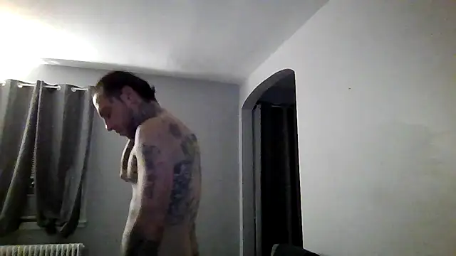 Snapshot of cruz815 chatting on December 2025 05:56:02 AM cruz815 online show from December 2025 05:56:02 AM