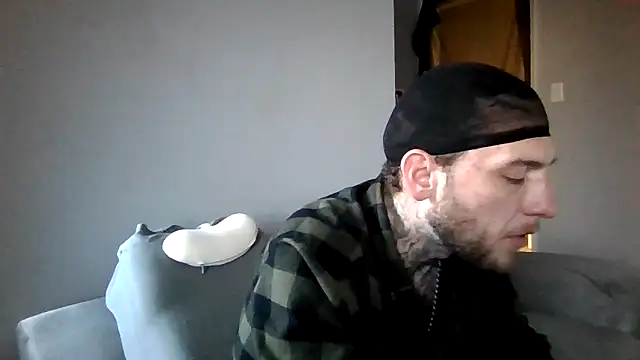 Snapshot of cruz815 chatting on December 2025 08:58:01 PM cruz815 online show from December 2025 08:58:01 PM