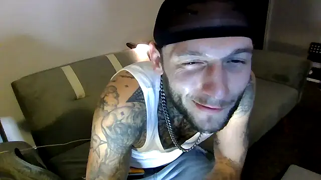 Snapshot of cruz815 chatting on December 2025 02:08:02 AM cruz815 online show from December 2025 02:08:02 AM