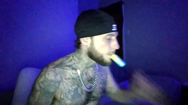 Snapshot of cruz815 chatting on January 2026 05:00:01 AM cruz815 online show from January 2026 05:00:01 AM